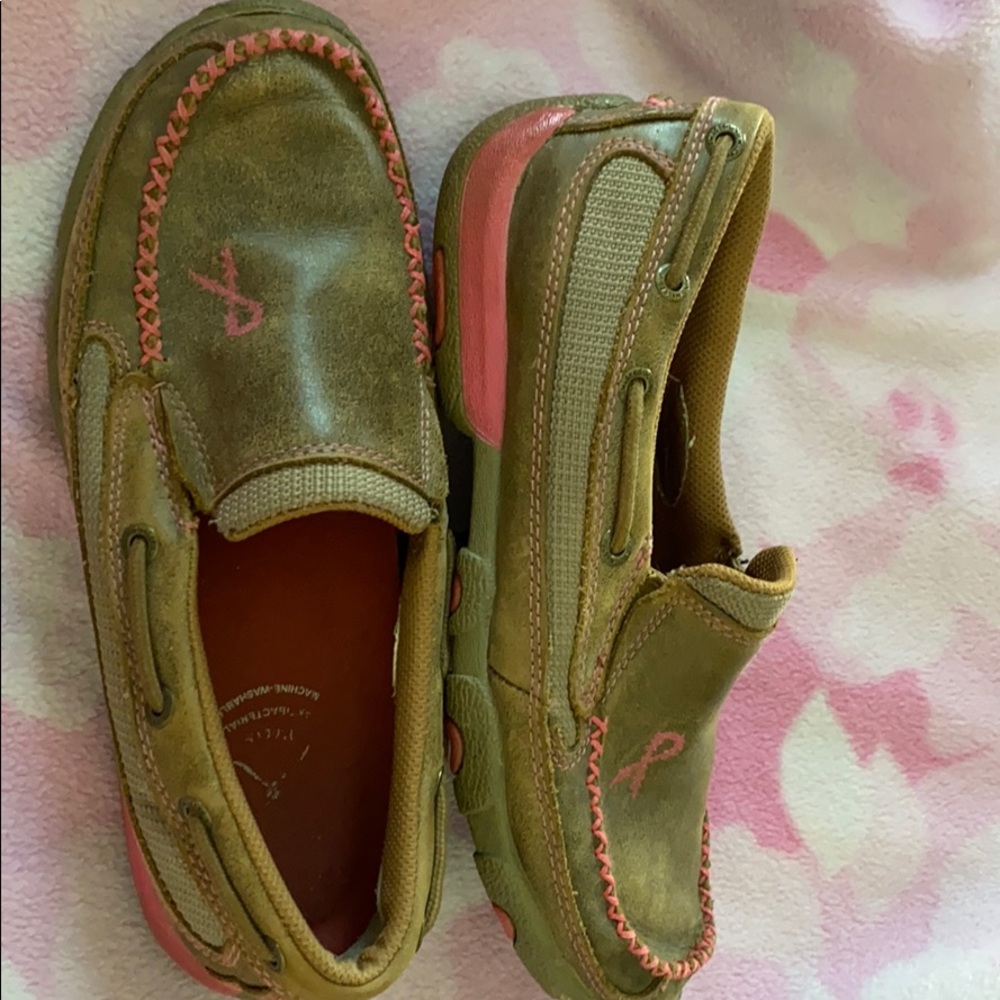 Woman’s Breast Cancer Awareness Moc